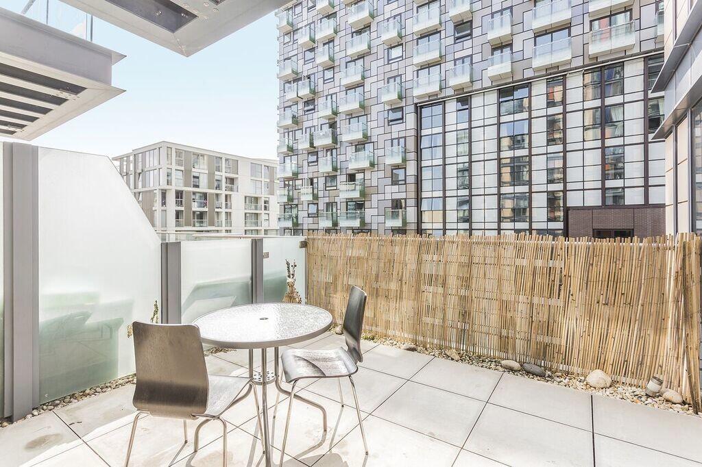 1 bed Apartment for rent in Poplar. From Campbell Residential - Docklands