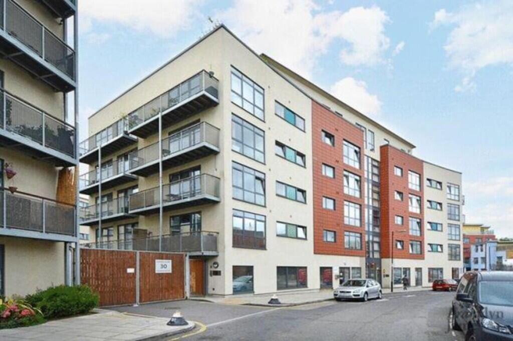 2 bed Apartment for rent in Poplar. From Campbell Residential - Docklands