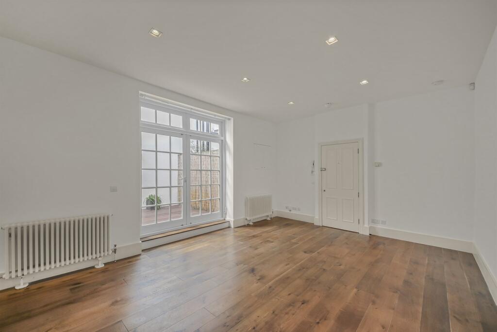 2 bed 1st Floor Flat for rent in Kensington. From Campden Estates - Chelsea