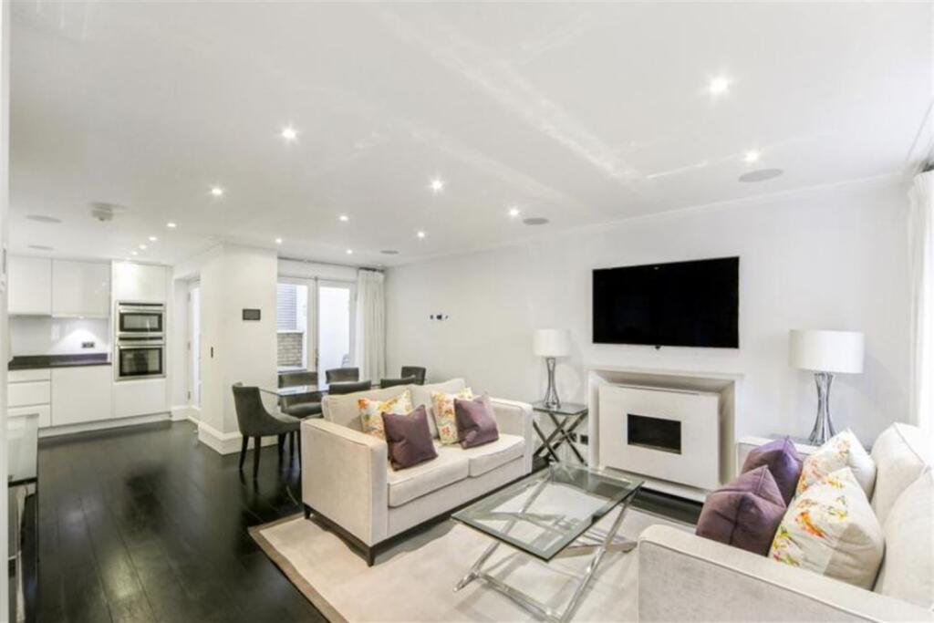 3 bed Mid Terraced House for rent in Chelsea. From Campden Estates - Chelsea 3 bed Mid Terraced House for rent in Chelsea. From Campden Estates - Chelsea
