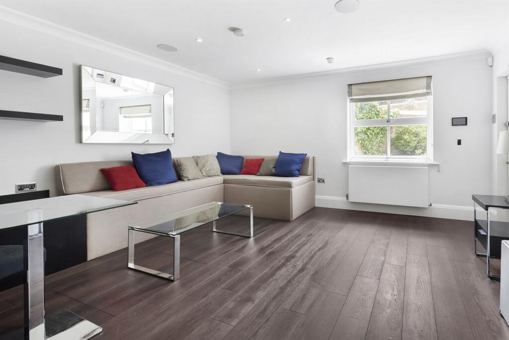 4 bed 1st Floor Flat for rent in Chelsea. From Campden Estates - Chelsea