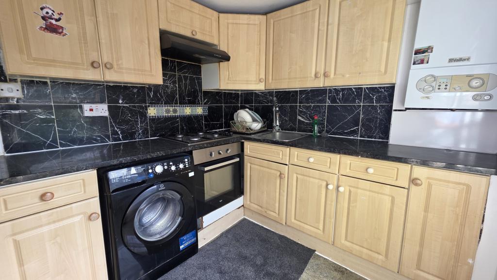 2 bed Mid Terraced House for rent in London. From canary properties