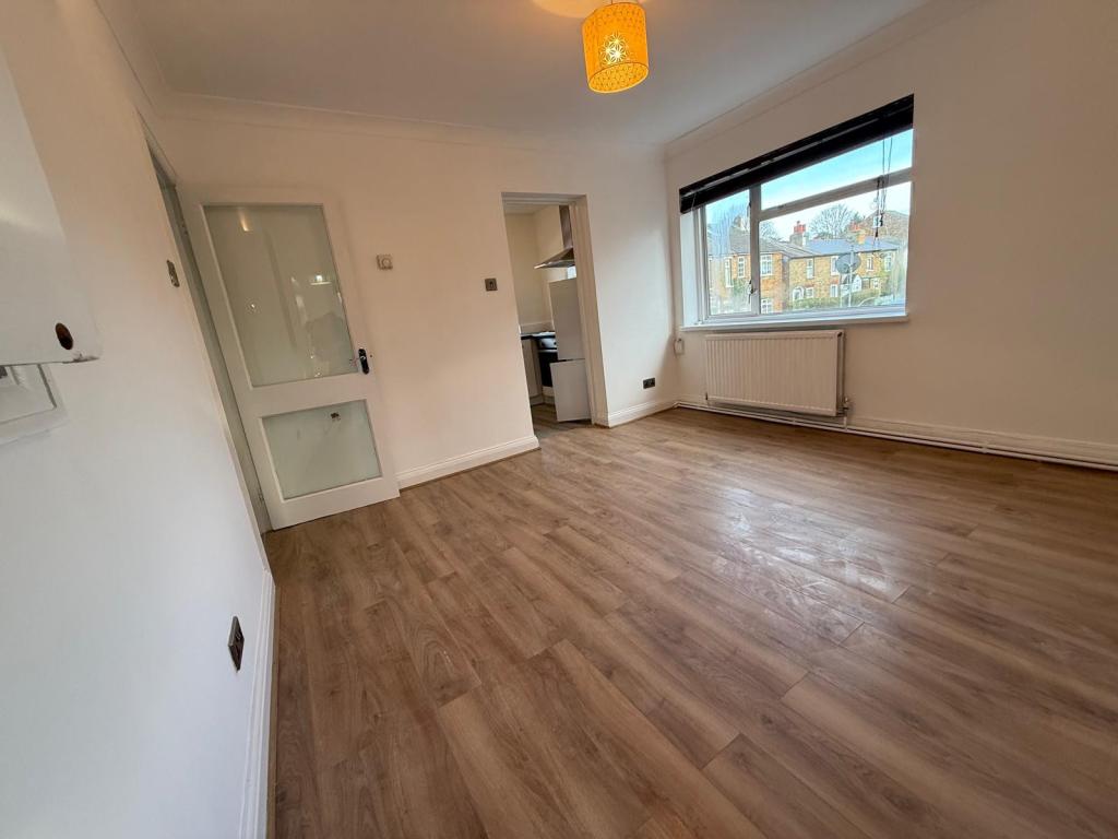 1 bed 1st Floor Flat for rent in Bushey. From canary properties