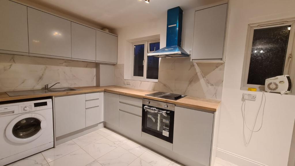 4 bed Semi Detached for rent in Hendon. From canary properties