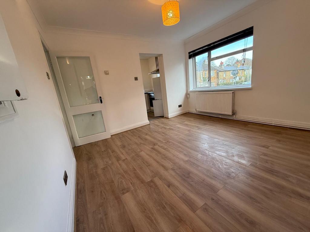 1 bed 1st Floor Flat for rent in Bushey. From canary properties 1 bed 1st Floor Flat for rent in Bushey. From canary properties