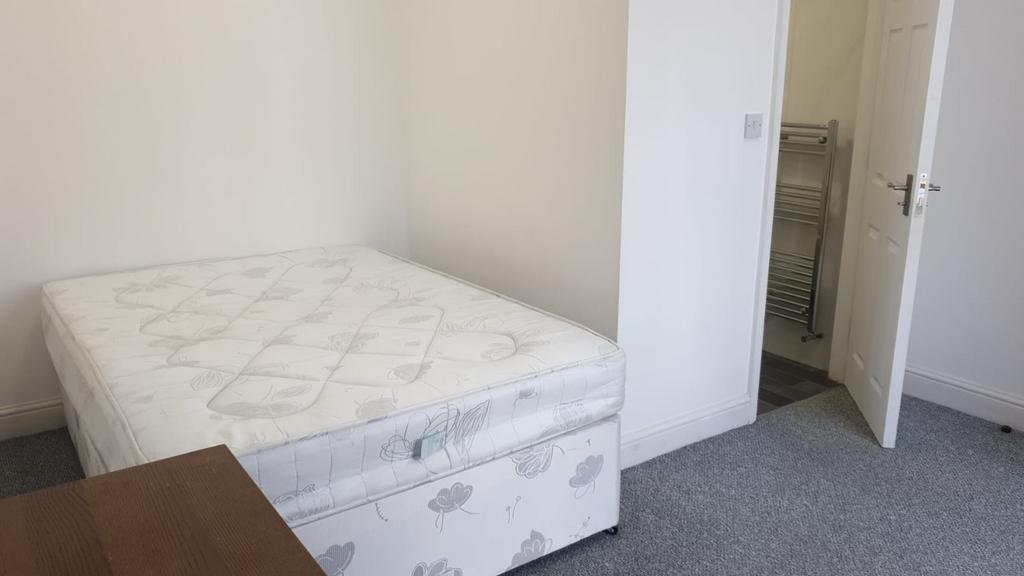 5 bed House Share for rent in Wembley. From canary properties