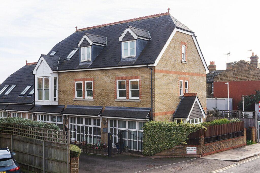 3 bed End Terraced House for rent in Richmond upon Thames. From Cantell & Co - Richmond