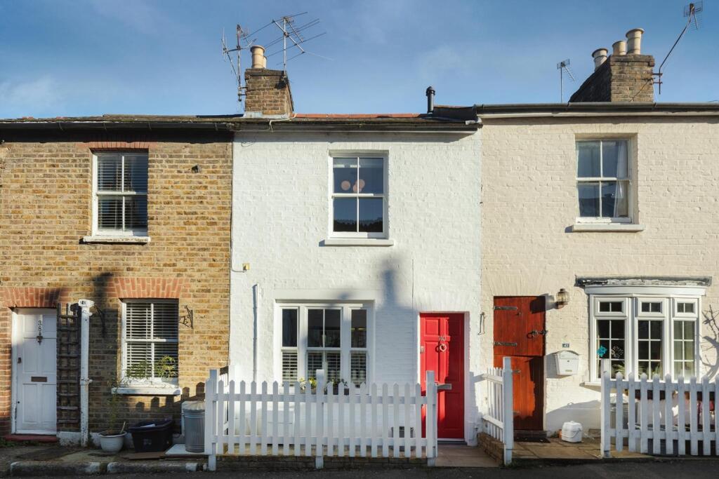 2 bed Cottage for rent in Richmond. From Cantell & Co - Richmond 2 bed Cottage for rent in Richmond. From Cantell & Co - Richmond
