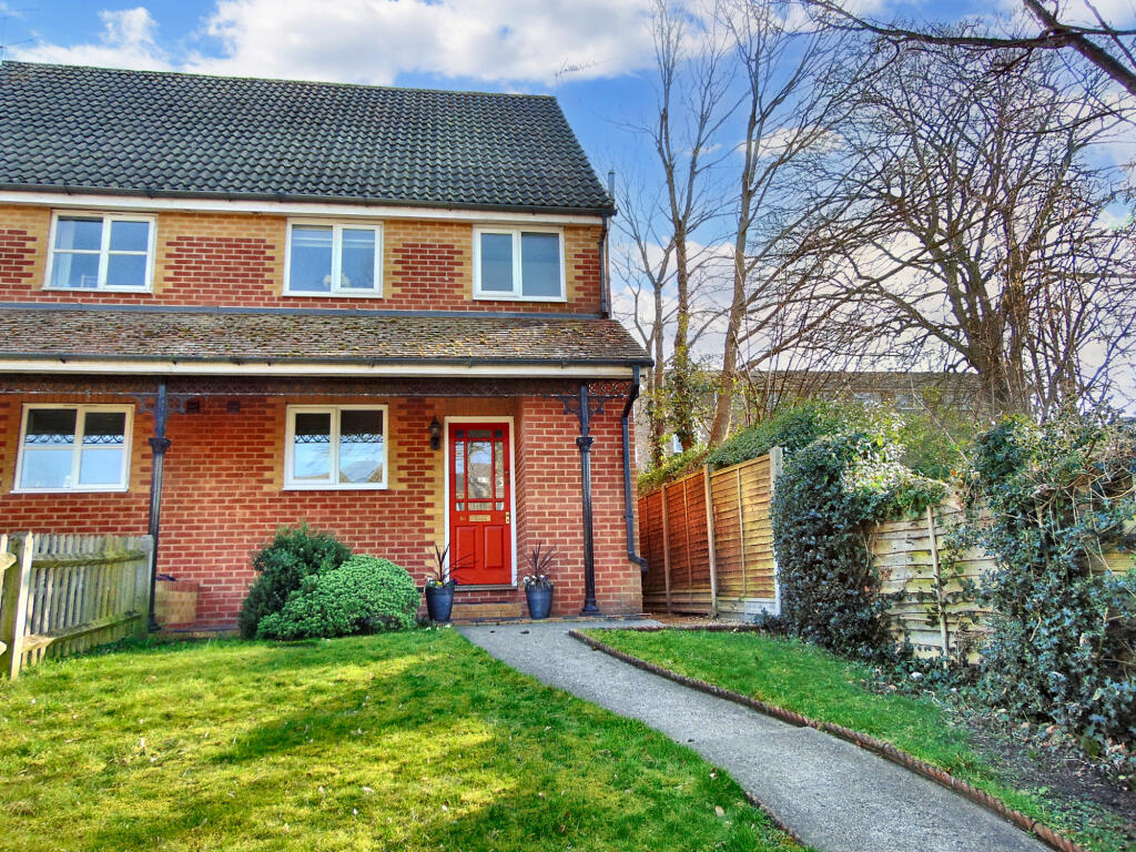 4 bed Semi Detached for rent in Farnborough. From Greg James Estate Agents - Farnborough