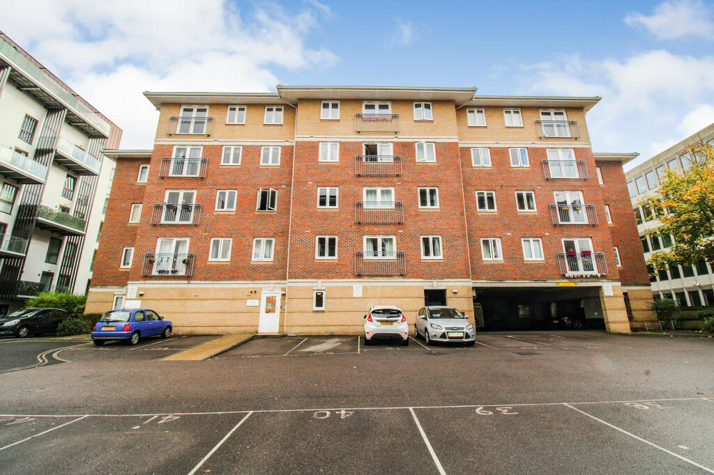 1 bed Apartment for rent in Farnborough. From Greg James Estate Agents - Farnborough 1 bed Apartment for rent in Farnborough. From Greg James Estate Agents - Farnborough