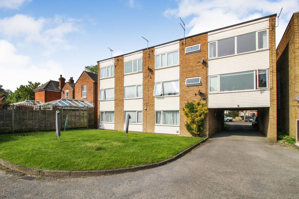 1 bed 1st Floor Flat for rent in Farnborough. From Greg James Estate Agents - Farnborough 1 bed 1st Floor Flat for rent in Farnborough. From Greg James Estate Agents - Farnborough