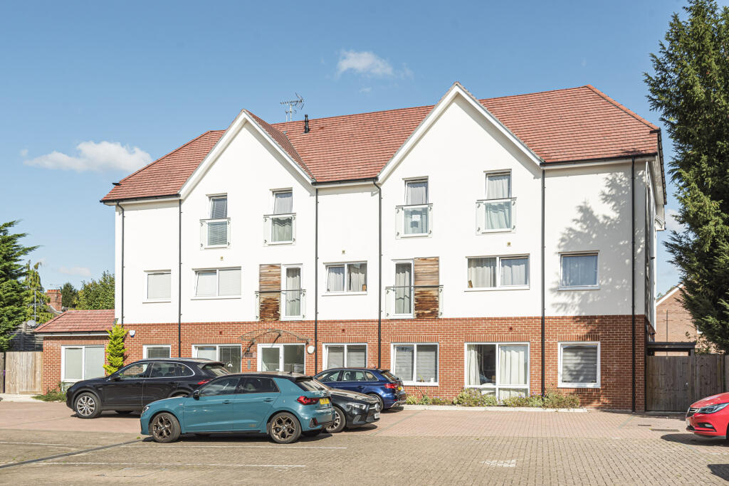 2 bed Apartment for rent in Farnborough. From Greg James Estate Agents - Farnborough