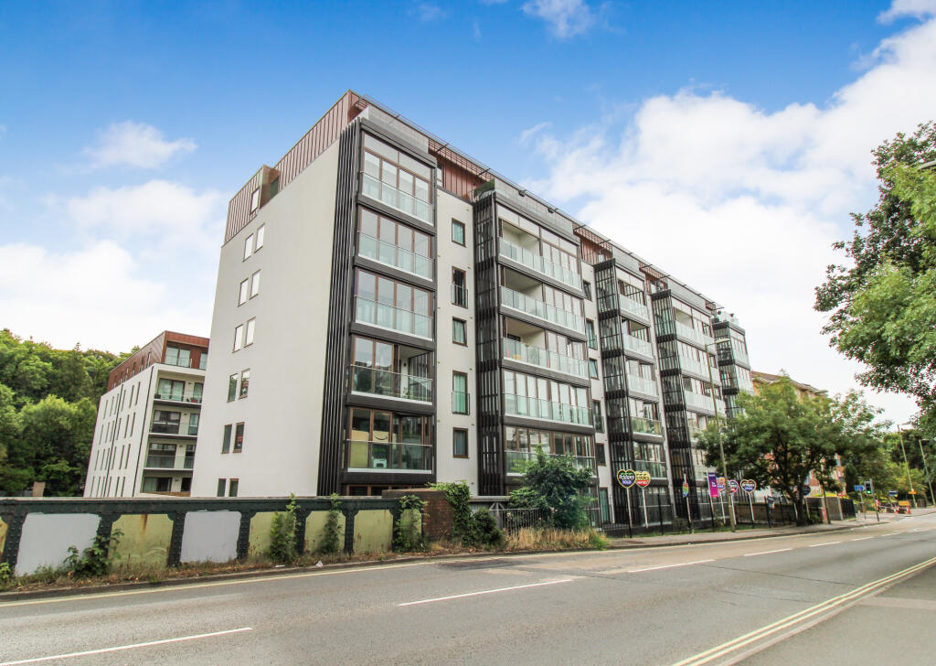 1 bed Apartment for rent in Farnborough. From Greg James Estate Agents - Farnborough 1 bed Apartment for rent in Farnborough. From Greg James Estate Agents - Farnborough