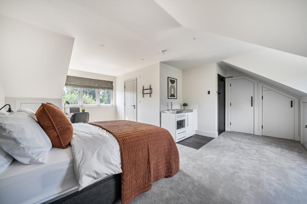 4 bed Studio for rent in Ash Vale. From Greg James Estate Agents - Farnborough 4 bed Studio for rent in Ash Vale. From Greg James Estate Agents - Farnborough