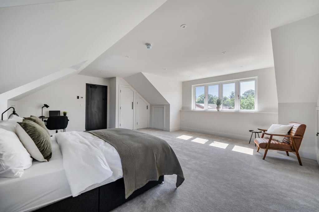 4 bed Studio for rent in Ash Vale. From Greg James Estate Agents - Farnborough 4 bed Studio for rent in Ash Vale. From Greg James Estate Agents - Farnborough