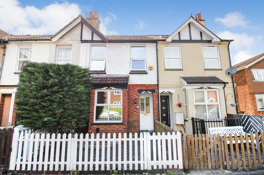 3 bed Mid Terraced House for rent in Farnborough. From Greg James Estate Agents - Farnborough 3 bed Mid Terraced House for rent in Farnborough. From Greg James Estate Agents - Farnborough