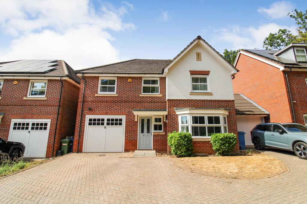 4 bed Detached for rent in Farnborough. From Greg James Estate Agents - Farnborough
