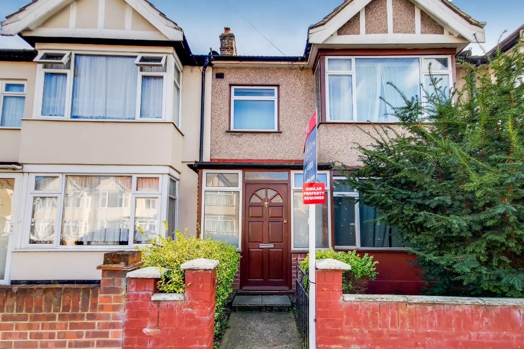 3 bed Mid Terraced House for rent in Dagenham. From Carter & Willow - Dagenham