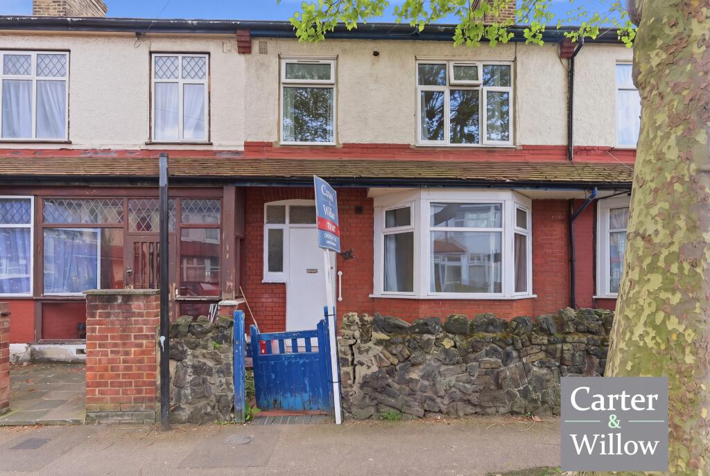 4 bed Mid Terraced House for rent in East Ham. From Carter & Willow - Dagenham