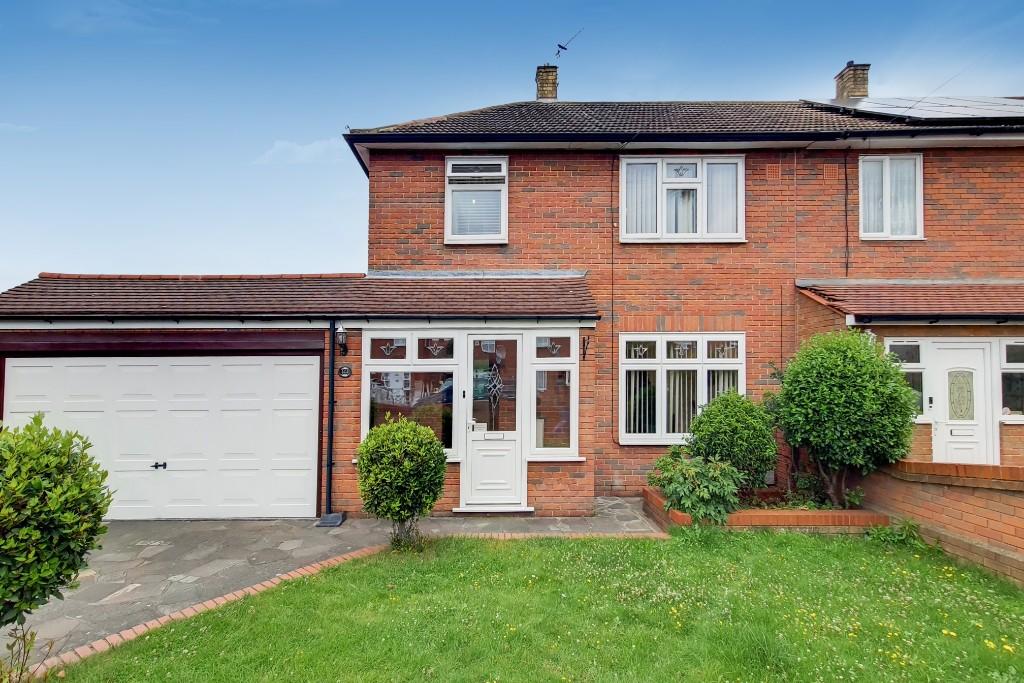 3 bed End of Terrace for rent in Dagenham. From Carter & Willow - Dagenham