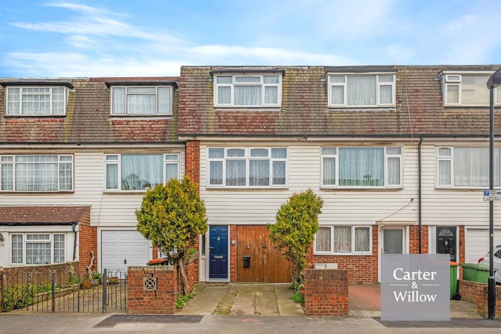 3 bed Town House for rent in East Ham. From Carter & Willow - Dagenham