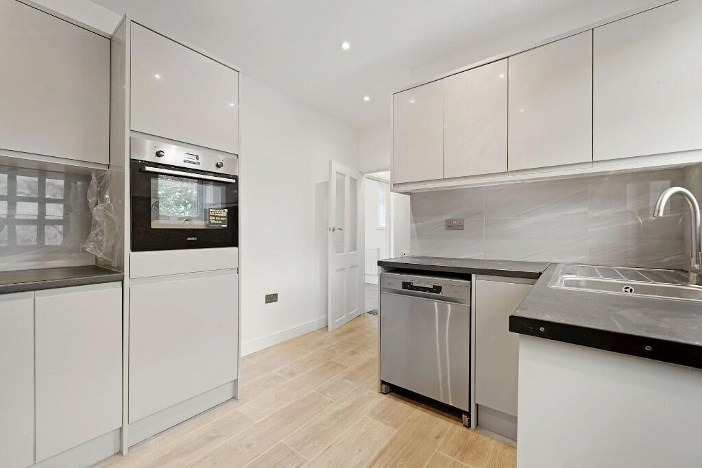 3 bed End of Terrace for rent in Ilford. From Carter & Willow - Dagenham 3 bed End of Terrace for rent in Ilford. From Carter & Willow - Dagenham