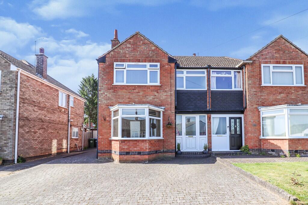 3 bed Semi Detached for rent in Rugby. From Carter and King Estate Agents - Rugby