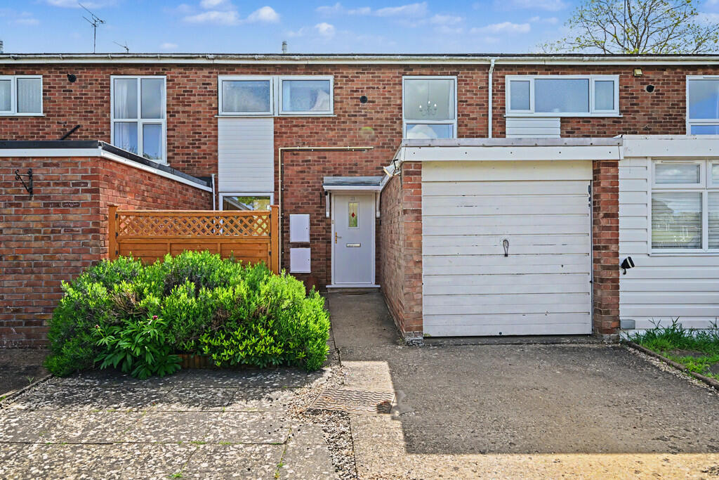 3 bed Mid Terraced House for rent in Dunchurch. From Carter and King Estate Agents - Rugby