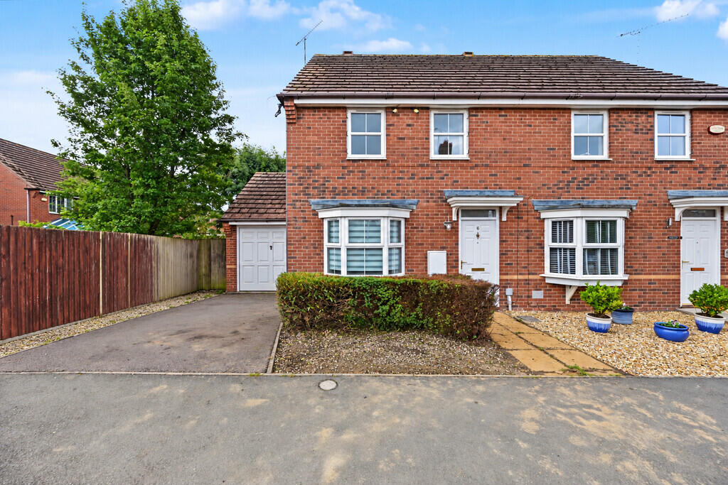 3 bed Semi Detached for rent in Northampton. From Carter and King Estate Agents - Rugby 3 bed Semi Detached for rent in Northampton. From Carter and King Estate Agents - Rugby