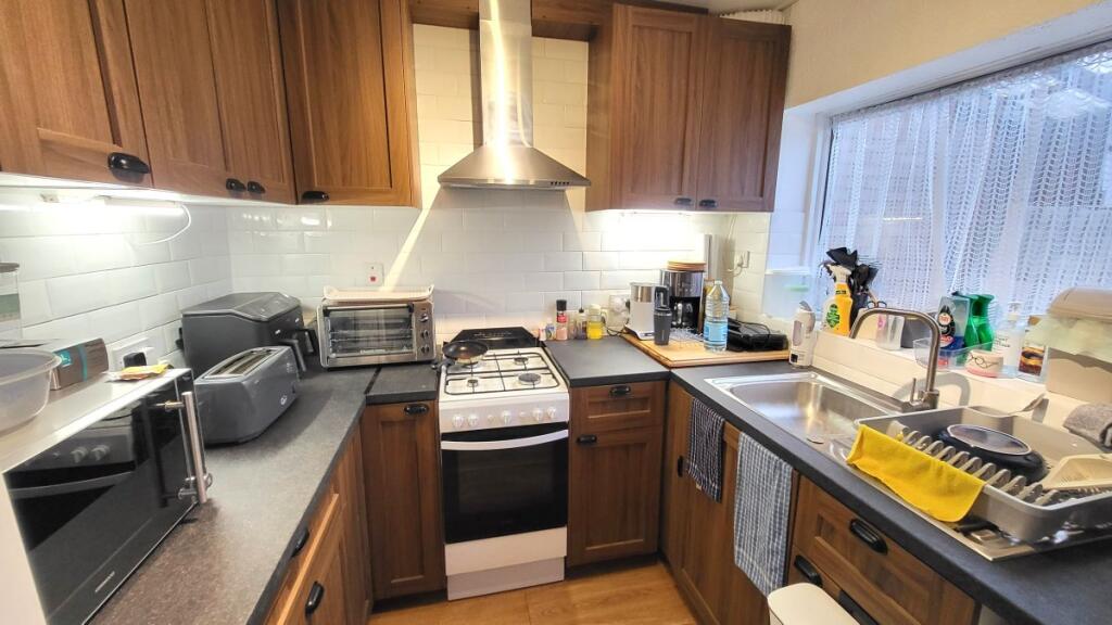 3 bed Detached for rent in Greenford. From Castle Residential - Hanwell