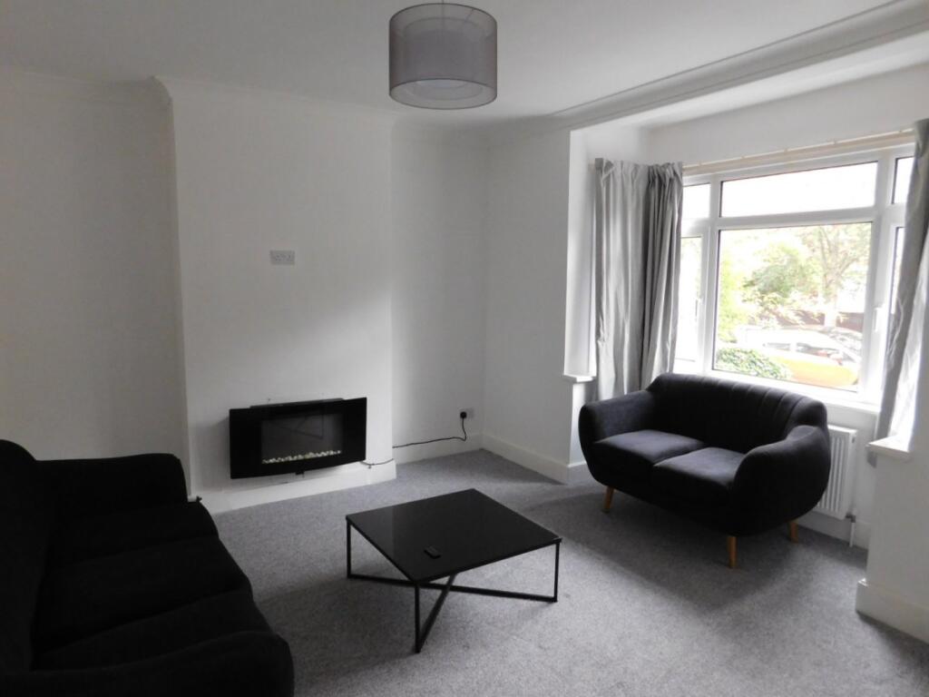 3 bed Detached for rent in Southall. From Castle Residential - Hanwell