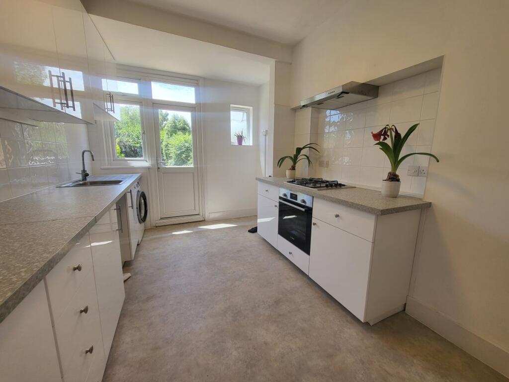 3 bed Semi Detached for rent in Brentford. From Castle Residential - Hanwell