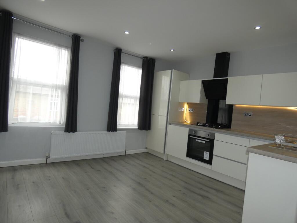 2 bed 1st Floor Flat for rent in Hayes. From Castle Residential - Hanwell