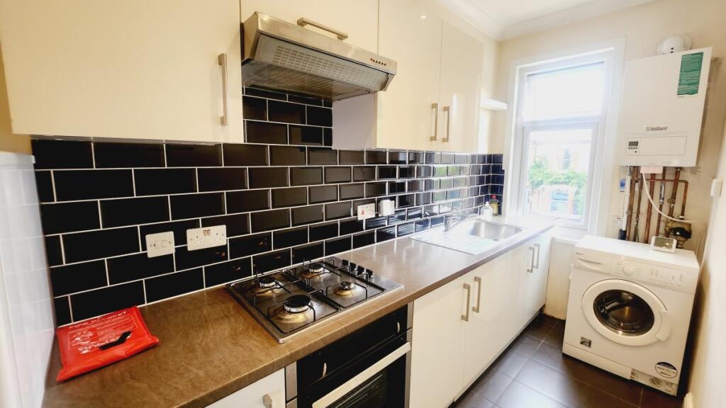 2 bed 1st Floor Flat for rent in Brentford. From Castle Residential - Hanwell