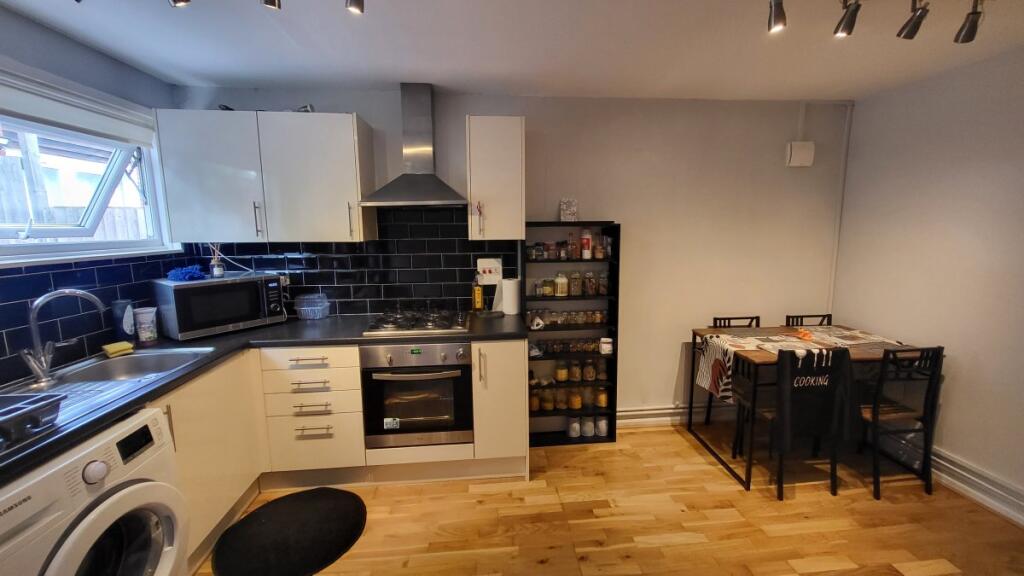 2 bed Detached for rent in Greenford. From Castle Residential - Hanwell