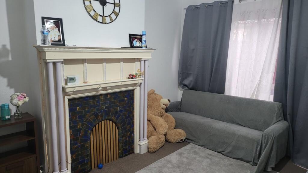 3 bed Detached for rent in Southall. From Castle Residential - Hanwell