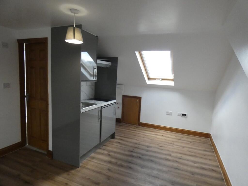 4 bed 1st Floor Flat for rent in Greenford. From Castle Residential - Hanwell