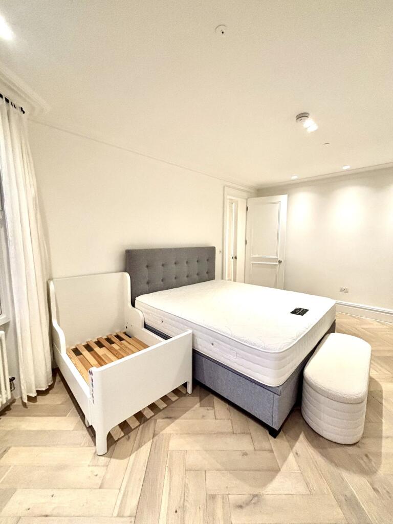 4 bed 1st Floor Flat for rent in Kensington. From Celestial Globe - London - Lettings