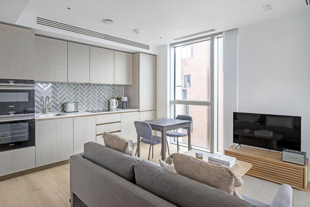 1 bed 1st Floor Flat for rent in London. From Celestial Globe - London - Lettings