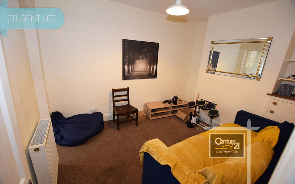 4 bed Mid Terraced House for rent in Southampton. From Century21 Southampton - Southampton