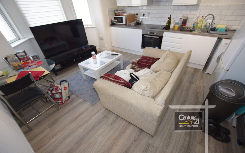 1 bed 1st Floor Flat for rent in Rownhams. From Century21 Southampton - Southampton 1 bed 1st Floor Flat for rent in Rownhams. From Century21 Southampton - Southampton
