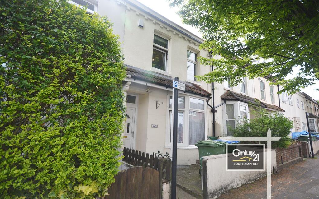 3 bed Mid Terraced House for rent in Southampton. From Century21 Southampton - Southampton