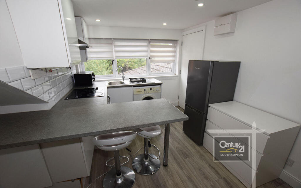 0 bed Studio for rent in Rownhams. From Century21 Southampton - Southampton