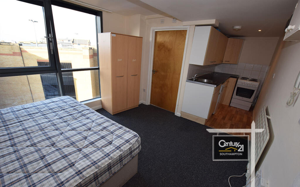 4 bed Studio for rent in Southampton. From Century21 Southampton - Southampton
