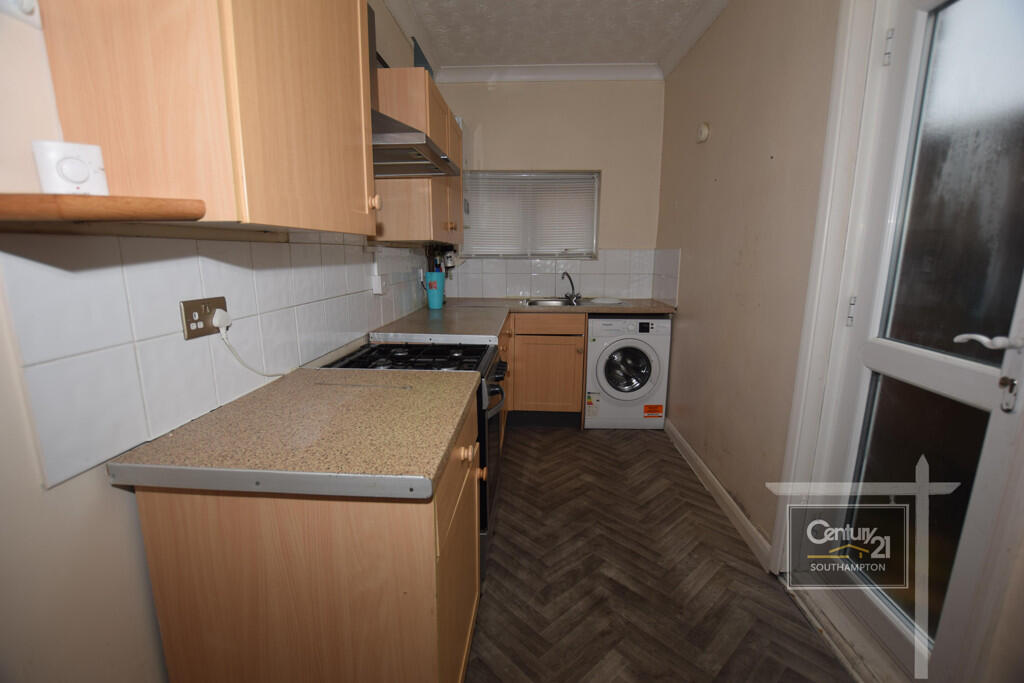 3 bed 1st Floor Flat for rent in Southampton. From Century21 Southampton - Southampton