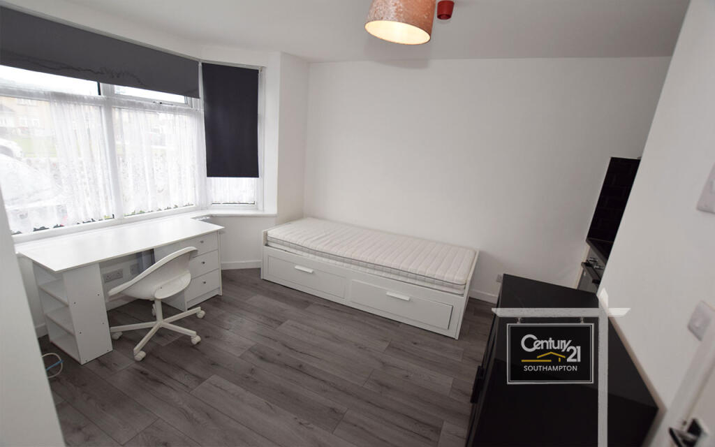 0 bed Studio for rent in Rownhams. From Century21 Southampton - Southampton