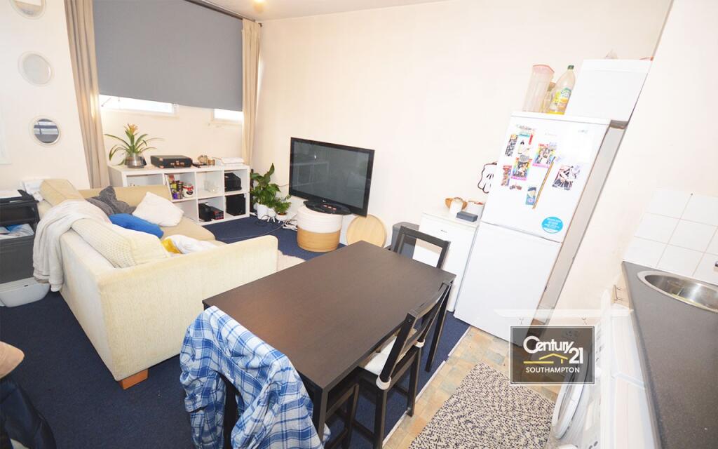 2 bed 1st Floor Flat for rent in Southampton. From Century21 Southampton - Southampton