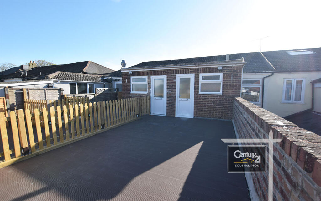 1 bed 1st Floor Flat for rent in Netley. From Century21 Southampton - Southampton