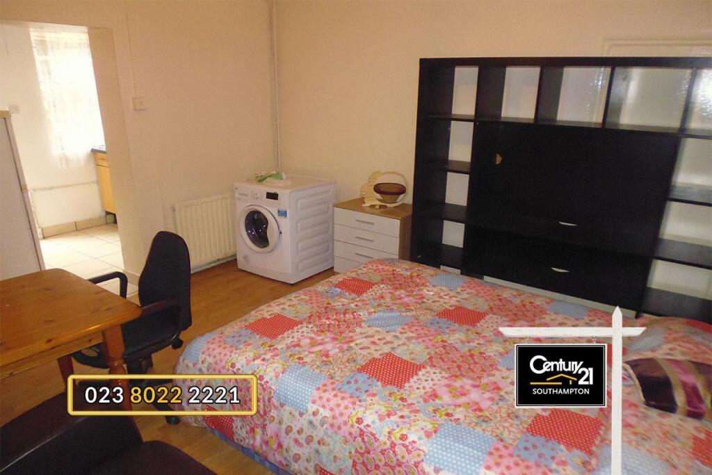 0 bed Studio for rent in Rownhams. From Century21 Southampton - Southampton
