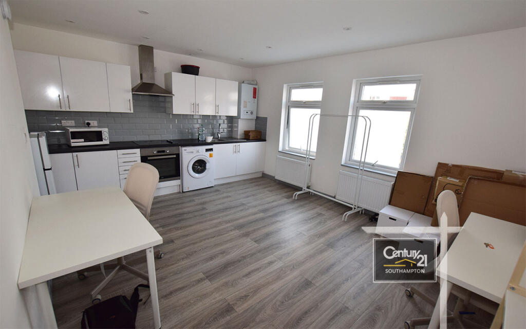 2 bed 1st Floor Flat for rent in Southampton. From Century21 Southampton - Southampton